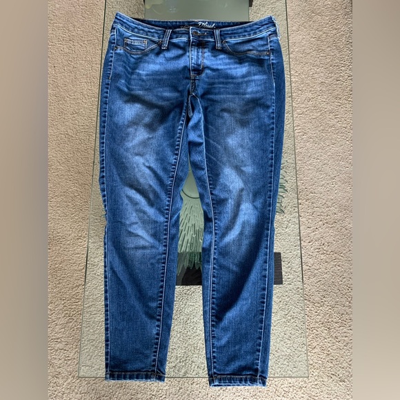 💜 Universal Thread - Picture 1 of 2